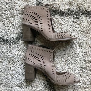 Vince Camuto ‘Tarita’ Lace Up Sandal